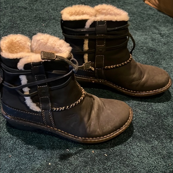 Black Shearling-Lined Boots - Picture 1 of 8